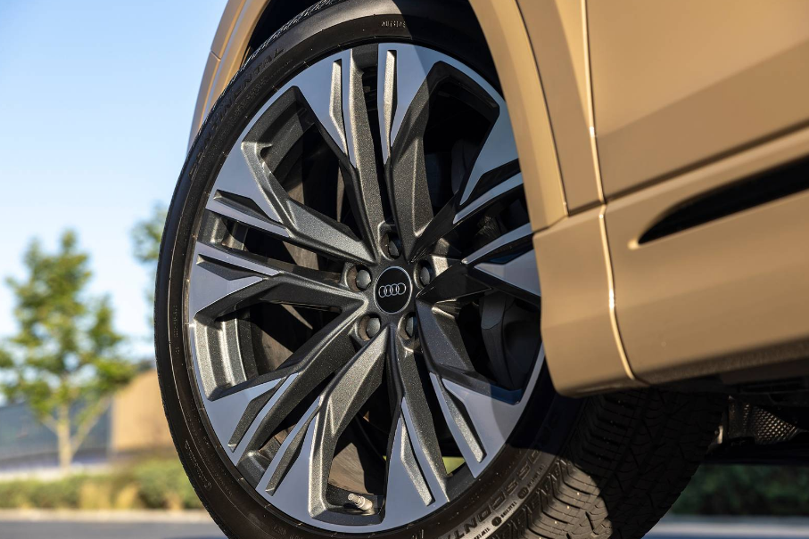 2026 Audi Q8 Wheels and Tires