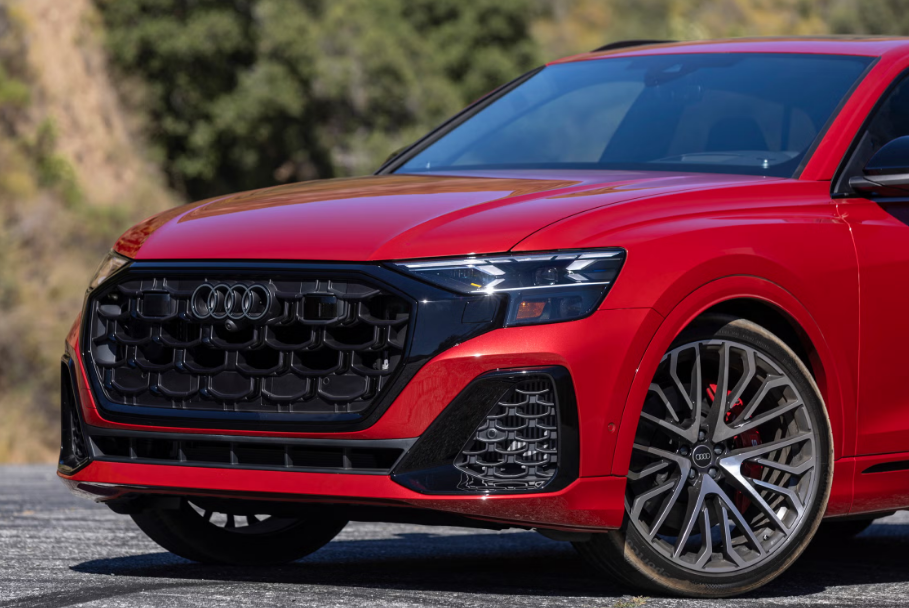 2026 Audi SQ8 Exterior 3