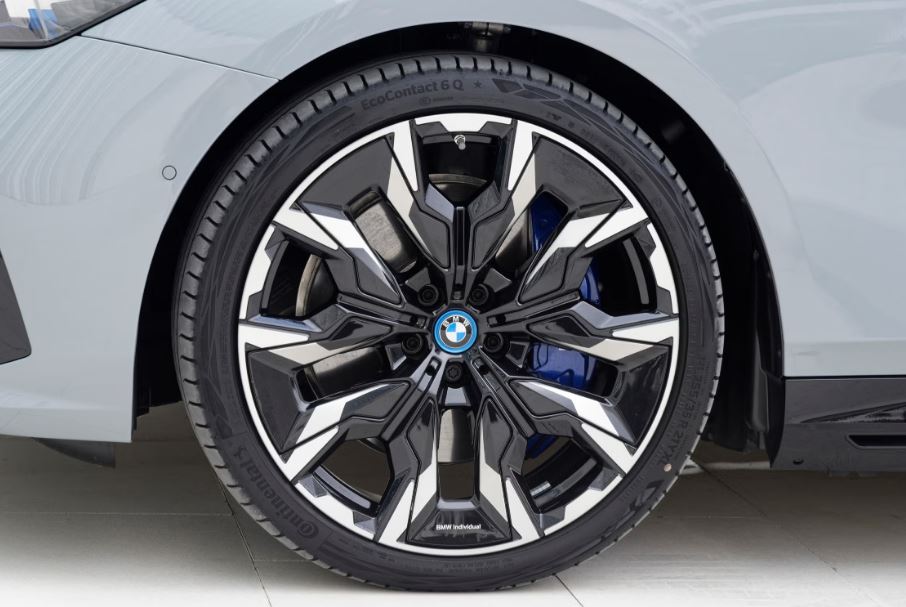 2026 BMW i5 Wheels and Tires 3