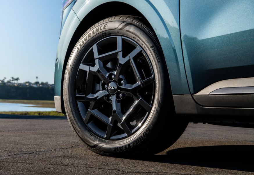 2026 Kia Carnival Wheels and Tires 3