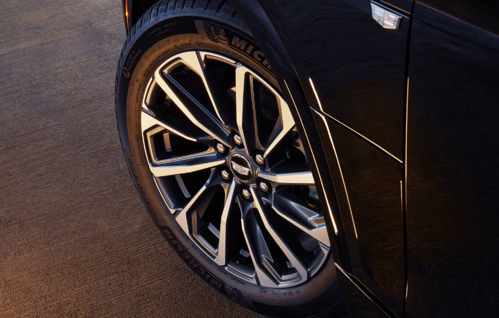 Cadillac Lyriq 2026 Review, Specs, Price and Mileage (Brochure) (1)