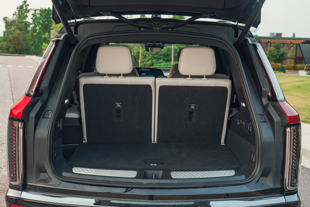Cadillac Vistiq 2026 Review, Specs, Price and Mileage (Brochure) (12)