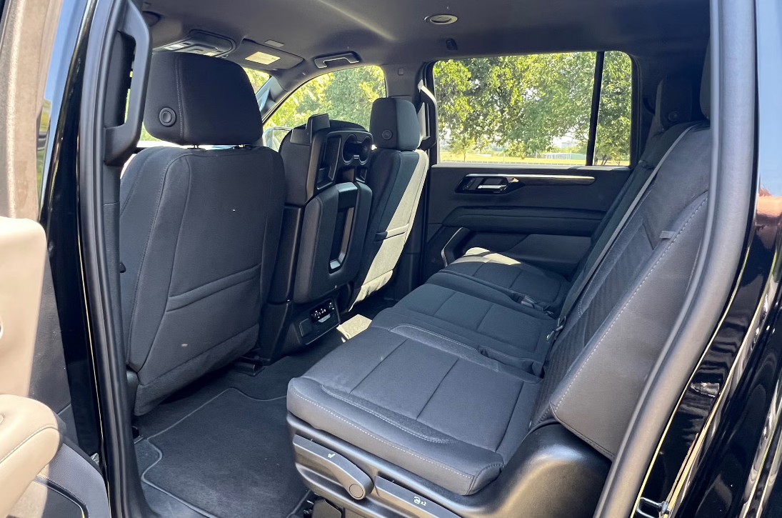 Chevrolet Suburban 2026 Review, Specs, Price and Mileage (Brochure) (4)
