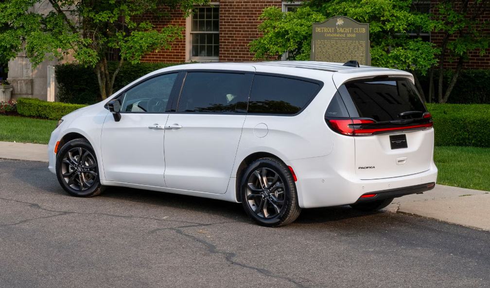 2026 Chrysler Pacifica Exterior 3
