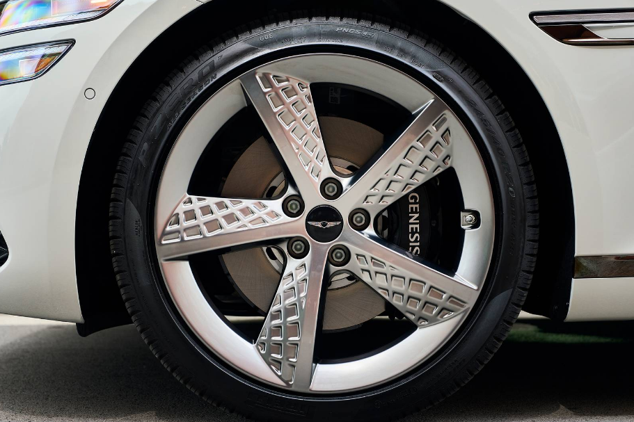 2026 Genesis G80 Wheels and Tires 3