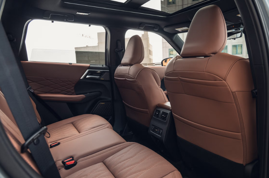 2026 Mitsubishi Outlander Interior 6