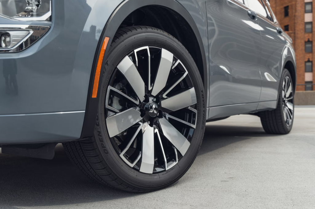2026 Mitsubishi Outlander Wheels and Tires 4