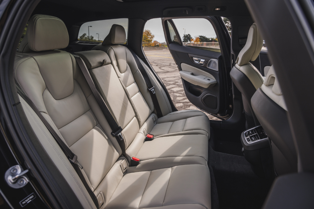 2026 Volvo V60 Cross Country Interior 6