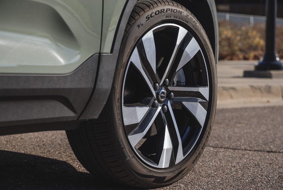 2026 Volvo XC40 Wheels and Tires 3