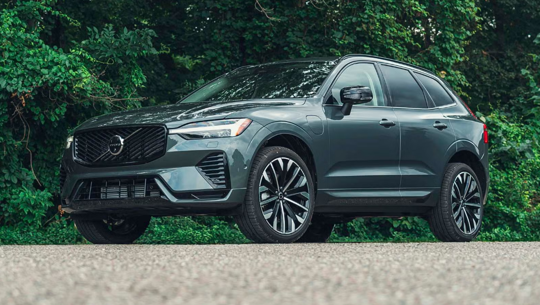 2026 Volvo XC60 Hybrid Exterior 1