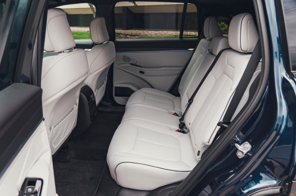 Jeep Wagoneer S Interior 5