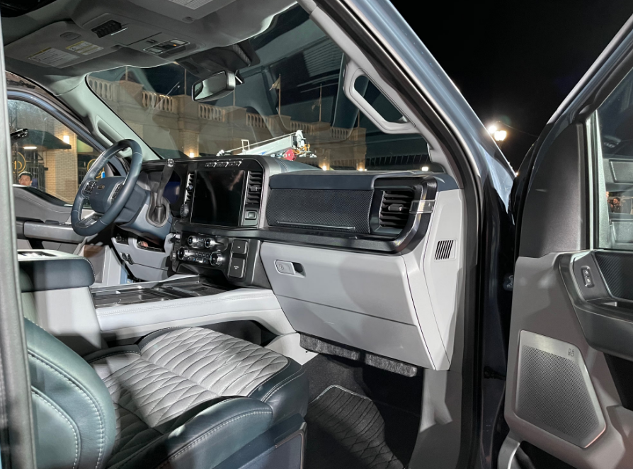 2025 Ford Super Duty IN TERIOR