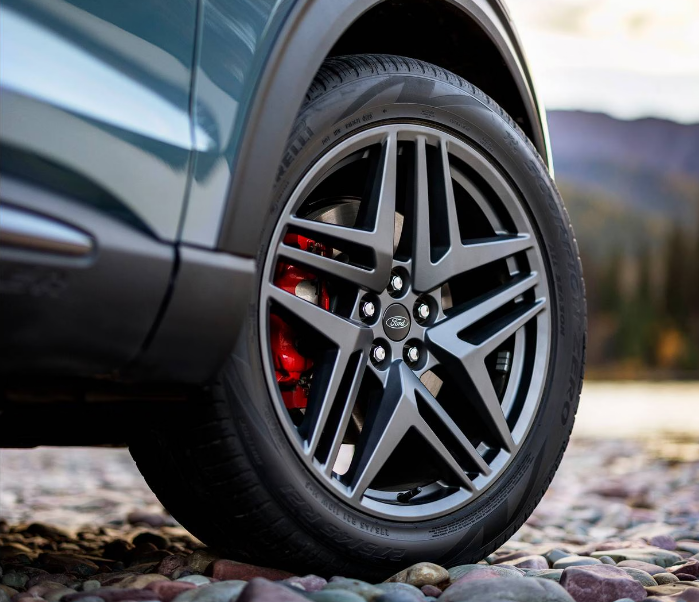 2025 Ford st Explorer TIRE