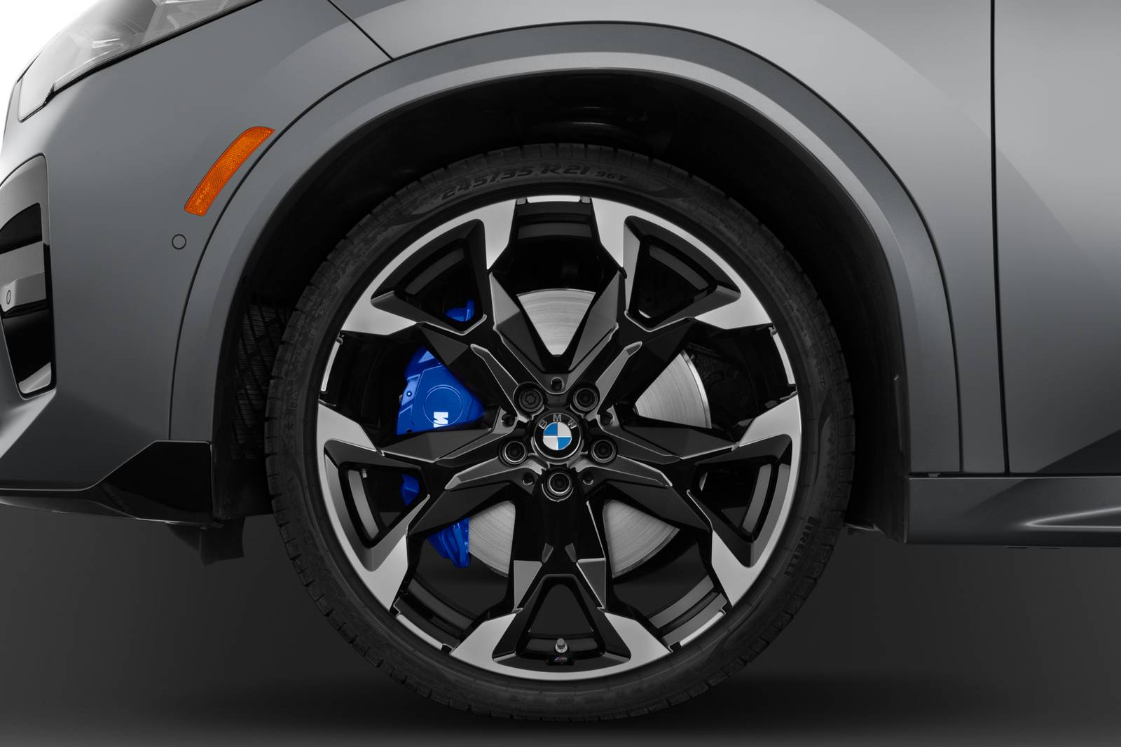 BMW X2 2025 TIRE