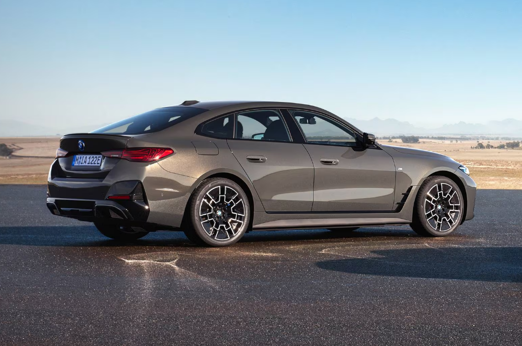 BMW i4 2025 exterior-1