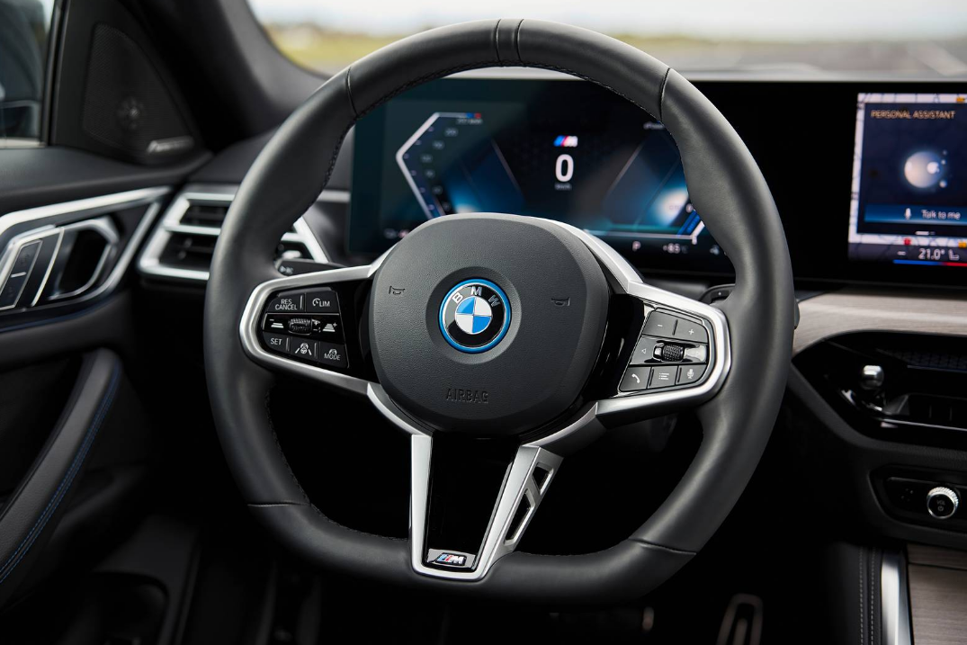 BMW i4 2025 steering