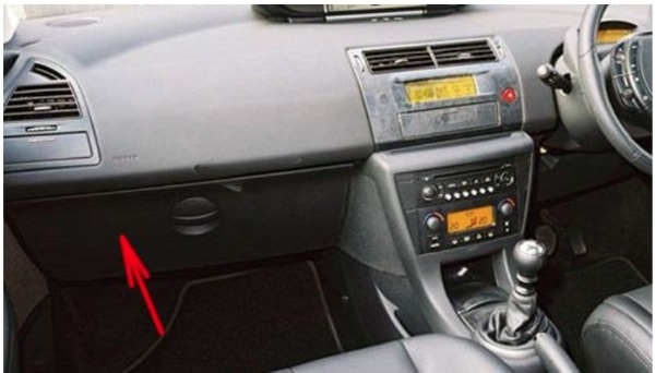 Citroën C4 Fuse Box Location and Diagrams User Guide (2004 – 2010) fig 2