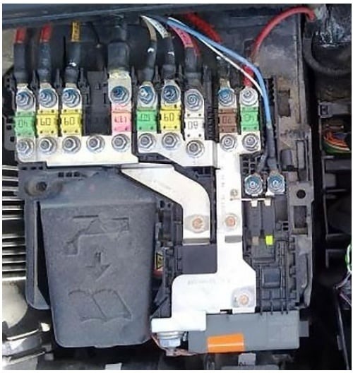 Citroën C4 Fuse Box Location and Diagrams User Guide (2011 - 2017) fig 10