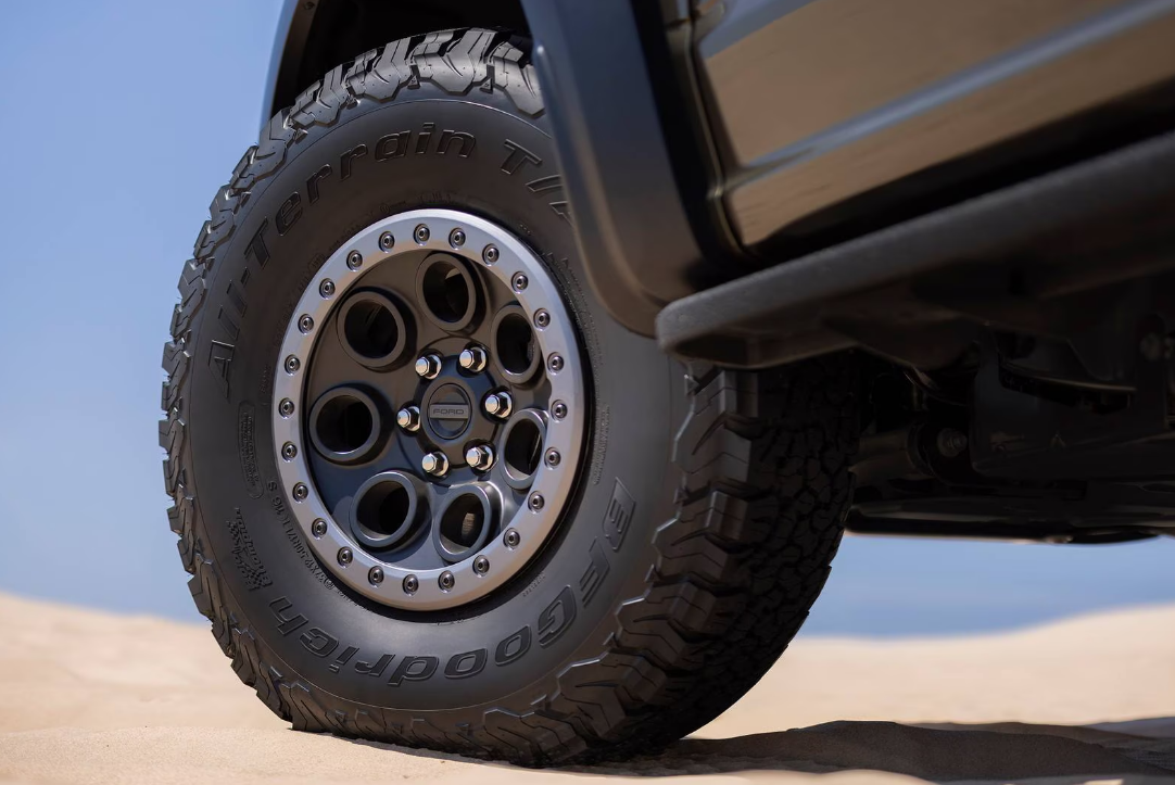 Ford F-150 Raptor 2025 tire
