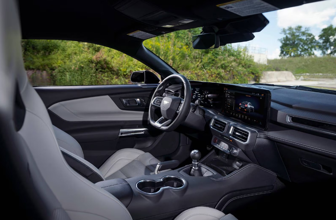Ford Mustang 2025 INTERIOIR