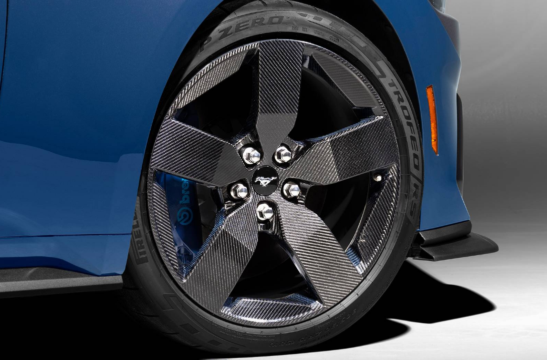 Ford Mustang 2025 TIRE
