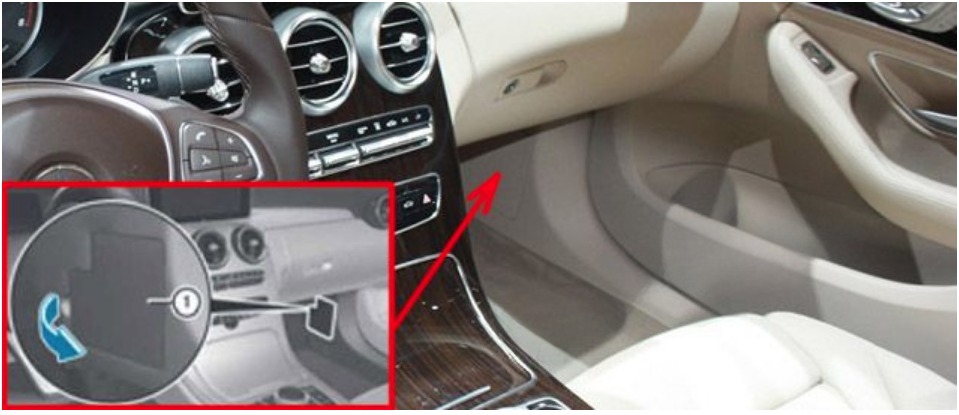 Mercedes-Benz C-Class Fuse Box Diagrams and Location FIG-2