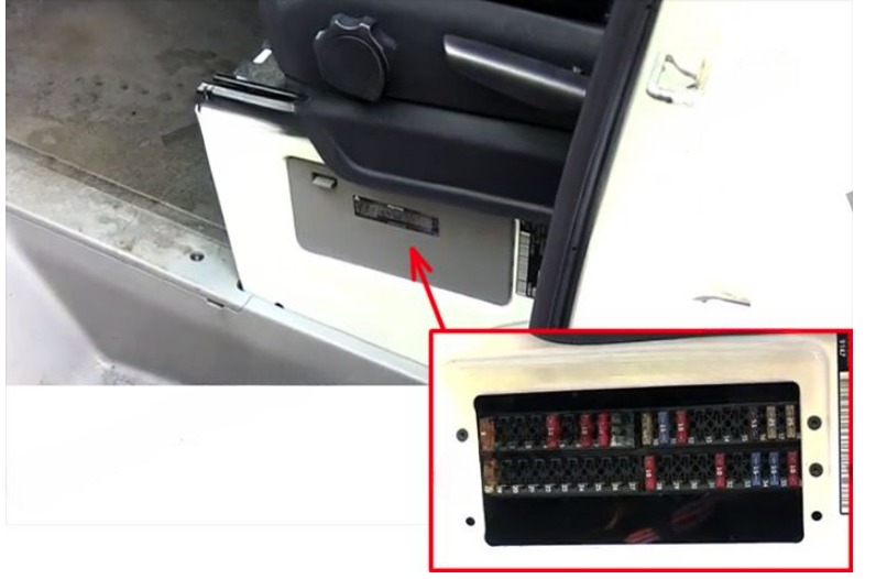 Mercedes-Benz Sprinter Fuse Box Diagrams and Location Guide (2006 - 2018) Fig 3