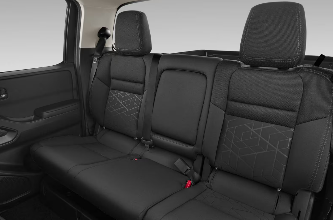 Nissan Frontier 2025 seats