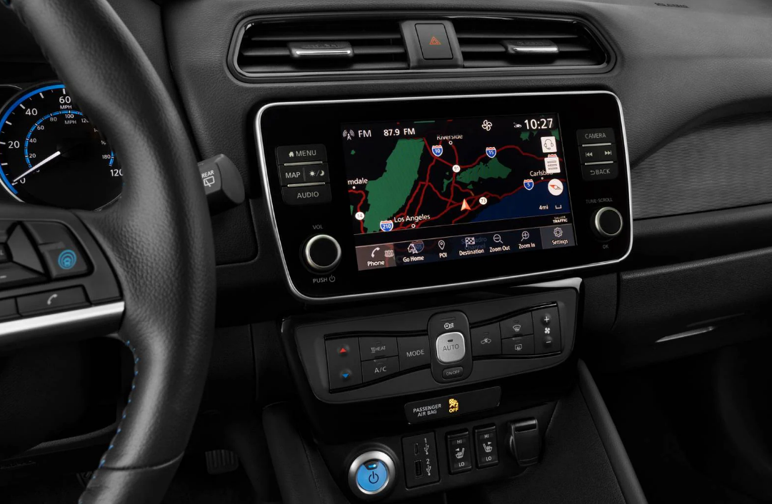 Nissan LEAF 2025 LCD