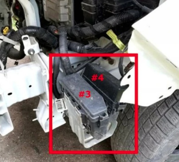 Nissan (Qashqai & Rogue Sport) Fuse Box Location and Diagrams User Guide (2014 - 2022) fig 10