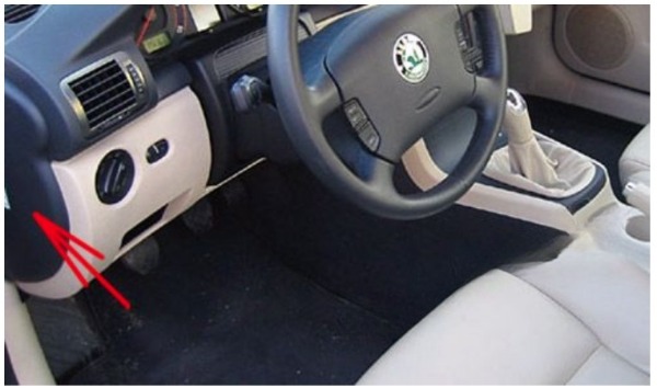 Skoda Superb Fuse Box Location and Diagrams User Guide (2001 – 2007) fig 1