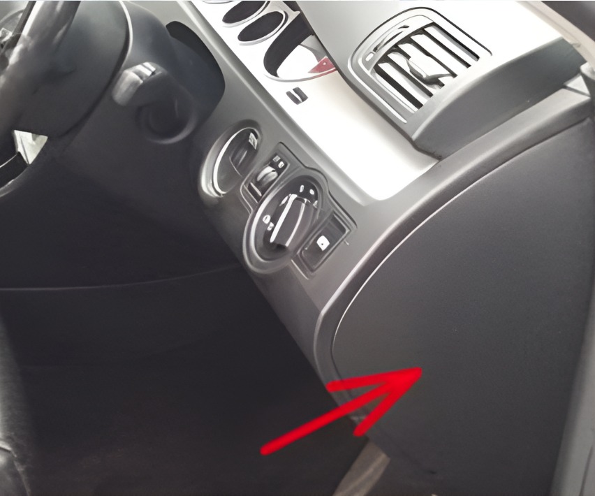 Volkswagen Passat Fuse Box Diagrams and Location Guide (2005 - 2010) Fig 4