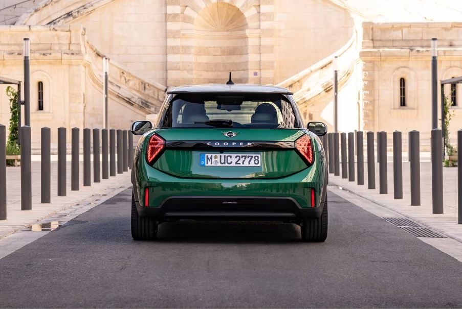 MINI Cooper 2 Door 2026 fig 4