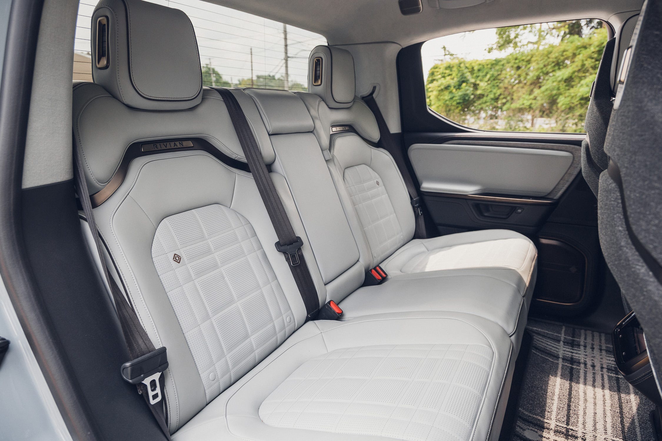 Rivian R1T 2026 fir 35