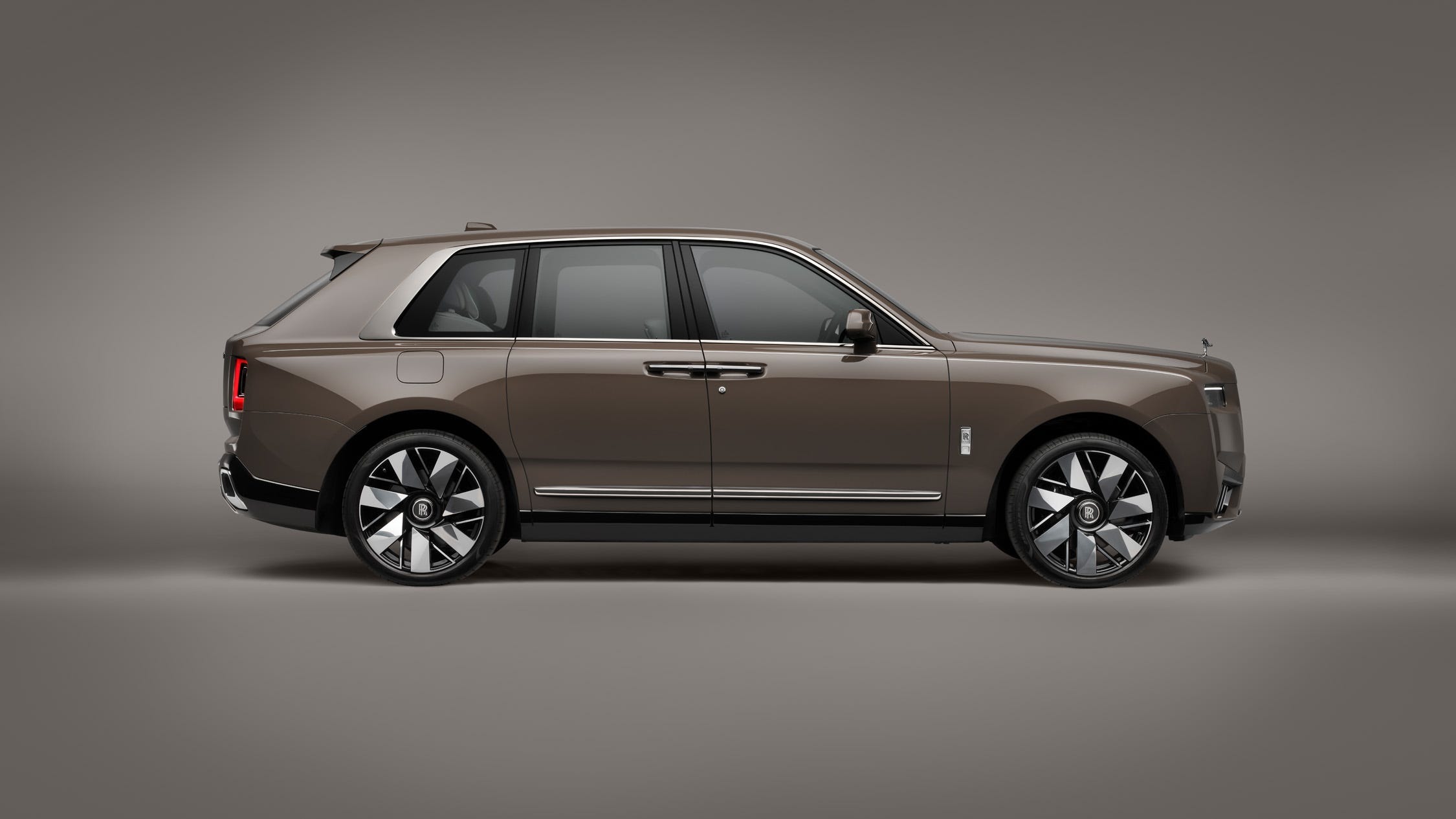 Rolls-Royce CULLINAN 2026 exterior-1