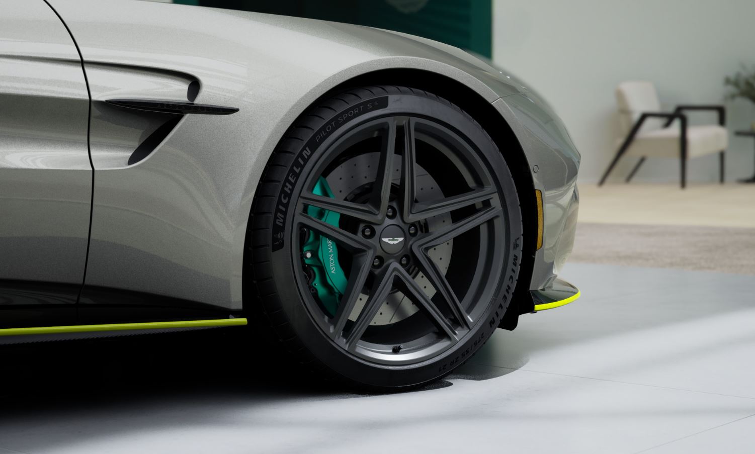 Aston Martin Vantage fig-4