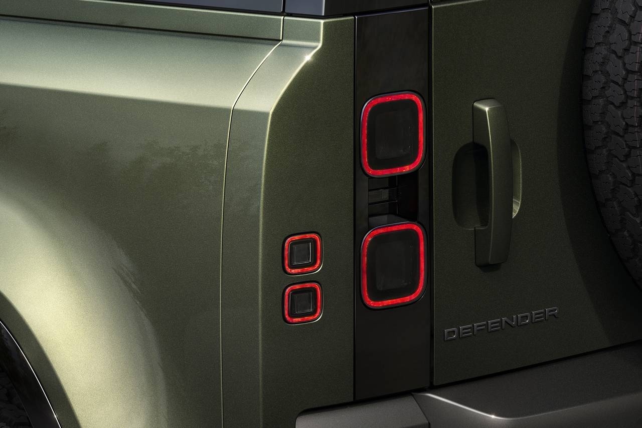 Land Rover Defender 2026 FIG (13)