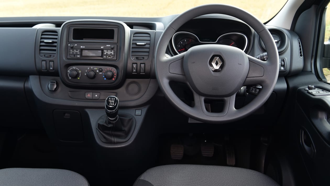 RENAULT TRAFIC PASSENGER 2026 fig (1)