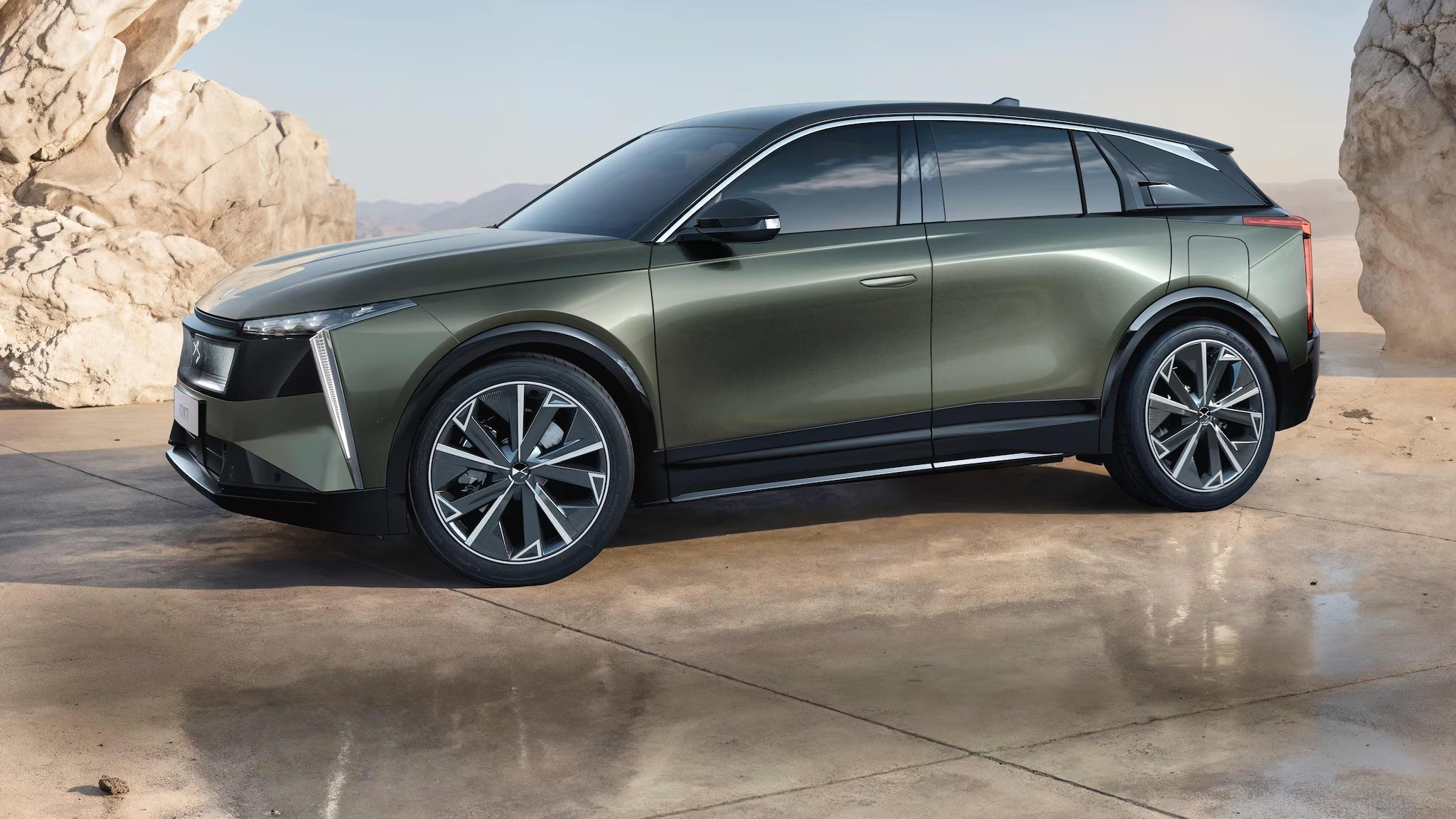 DS Automobiles N°7 HYBRID 2026 EXTERIOR-1