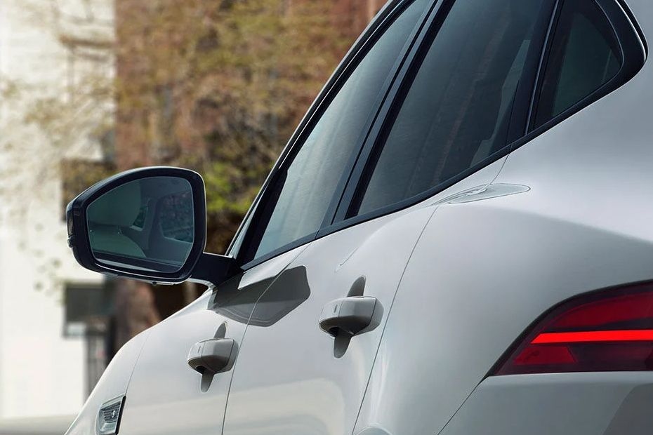 JAGUAR E-PACE 2026 FIG (3)