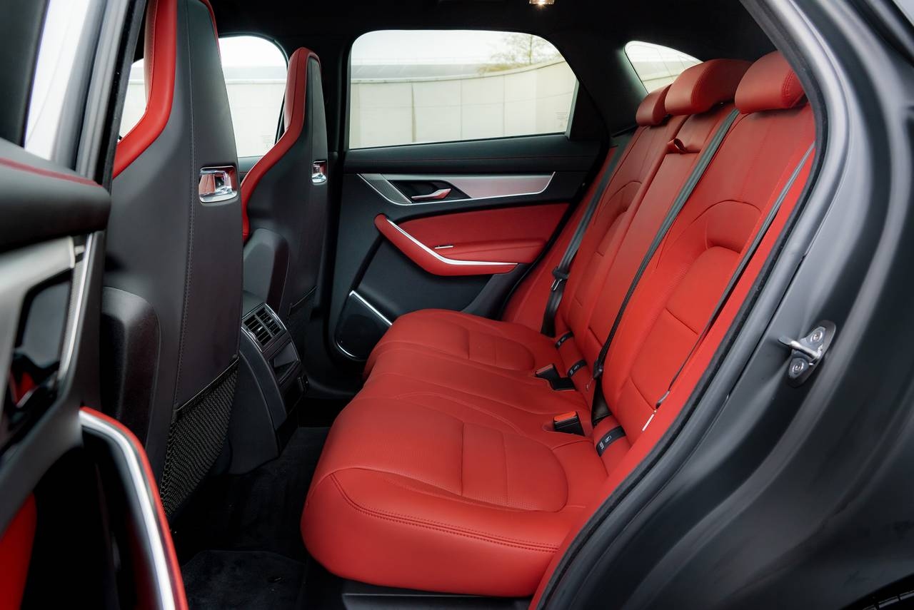 JAGUAR F-PACE 2026 FIG (14)