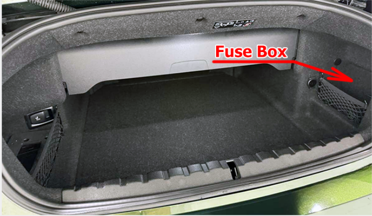 BMW 4-Series G22, G23, G26 (2021 - 2026) luggage compartment