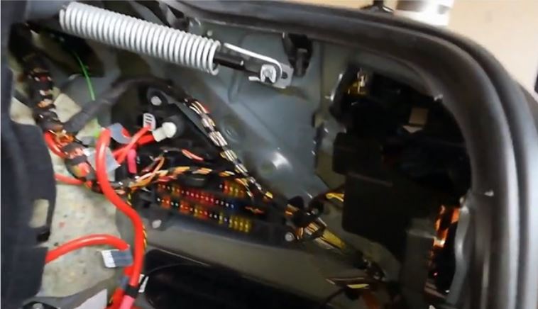 BMW 5-Series E60, E61 (2004 - 2010) LUGGAGE COMPARTMENT LOCATION