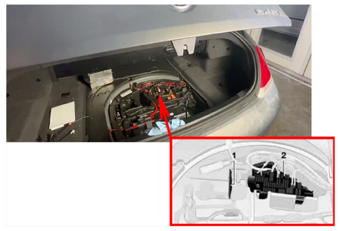 BMW 6-Series E63, E64 (2003 - 2010) engine Fuse Box location