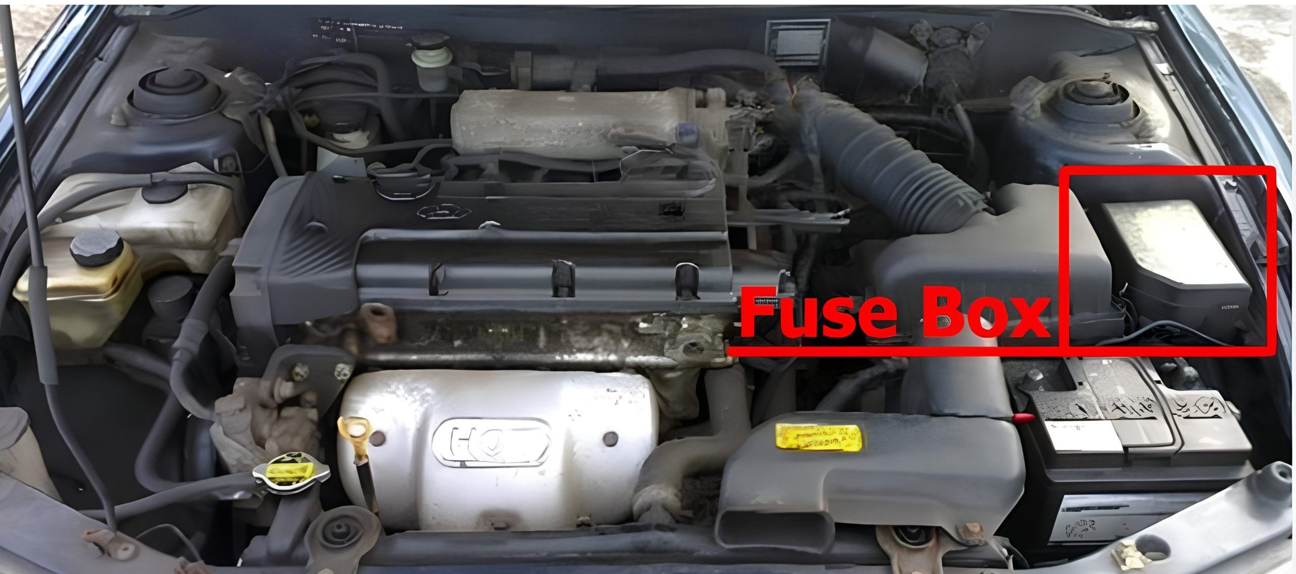 Hyundai Elantra 2000-2006 engine compartment