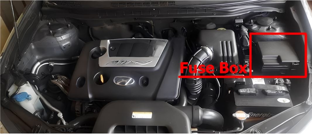 Hyundai Elantra 2007-2010 engine compartment