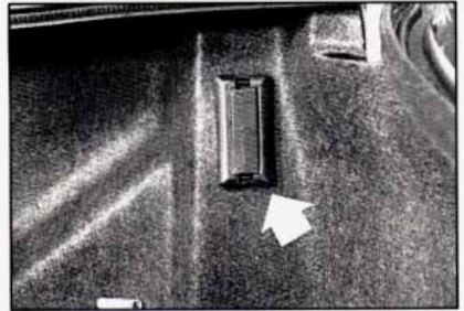 Trunk Compartment Fuse Block (1994 & 1995)