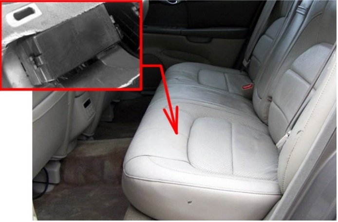 Cadillac-DeVille-2000-2005_PASSENGER E COMPARTMENT LOCATION
