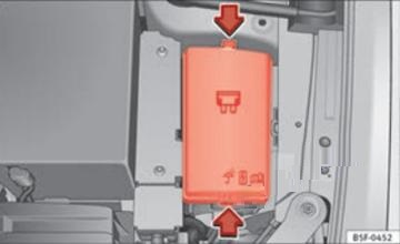 SEAT Ateca (2016 - 2026) Emgine Compartment Fuse Box Location Fig 2