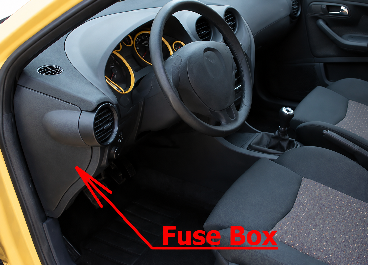 SEAT Ibiza (2004 - 2008) Passenger Compartment Fuse Box Location Fig 1